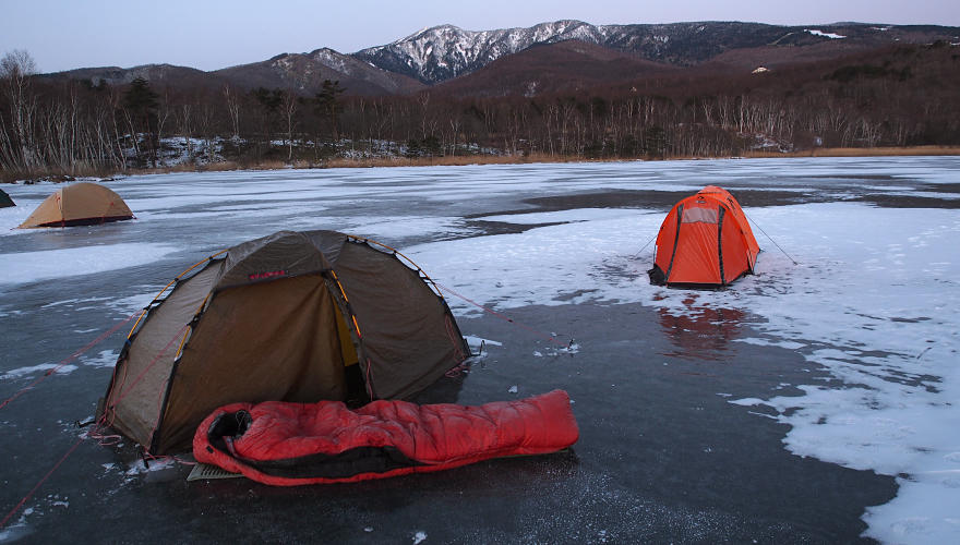 無印良品カンパーニャ嬬恋キャンプ場バラギ湖氷上キャンプ