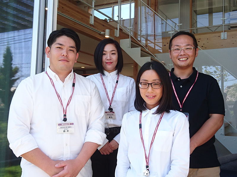 モデルハウススタッフ