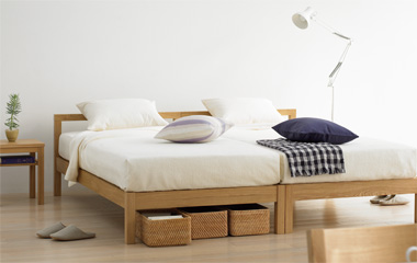 木製ベッド・セミダブル・タモ材／ナチュラル・無垢脚 幅１２４．５ 