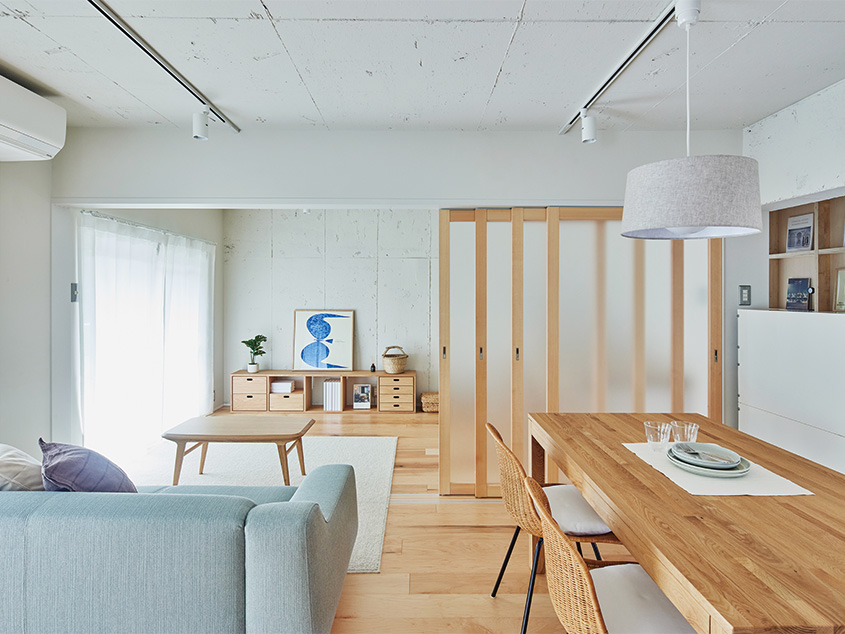 一部隠したいときは、目隠しとして扉を任意の位置まで開ける